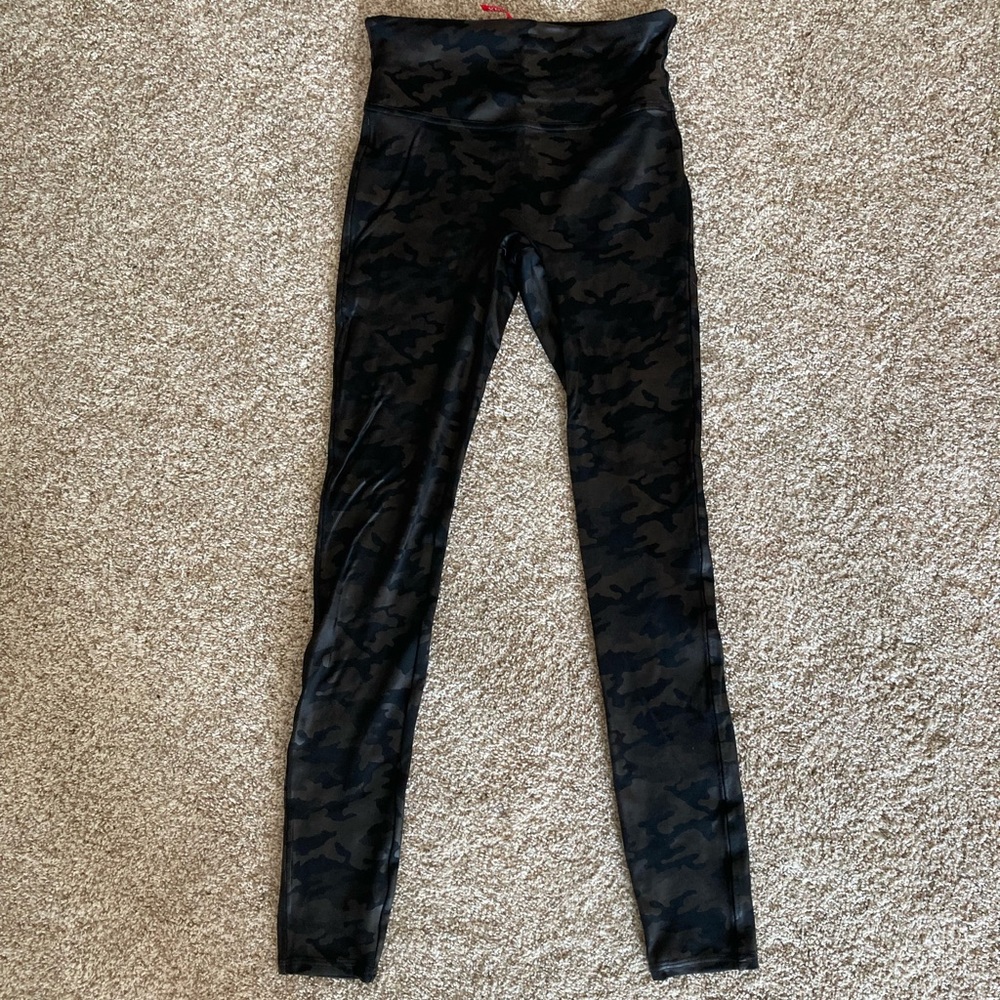Never worn spanx black camo leggings